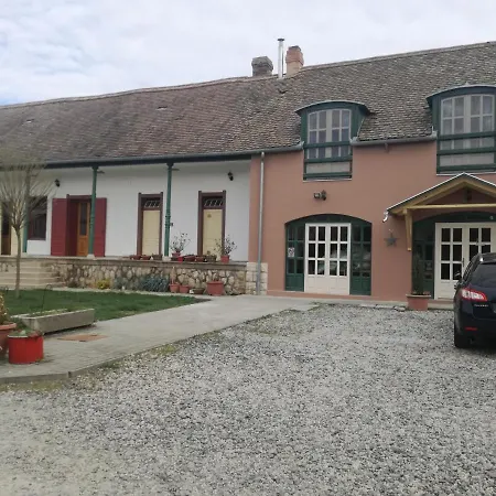 Bed & Breakfast Hegyhat-izmeny Ueduelohaz Izmeny