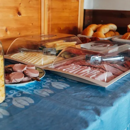 Hegyhat-izmeny Ueduelohaz Bed & Breakfast *