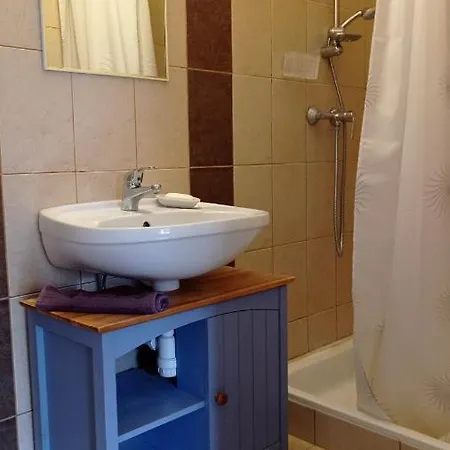Bed & Breakfast Hegyhat-izmeny Ueduelohaz *