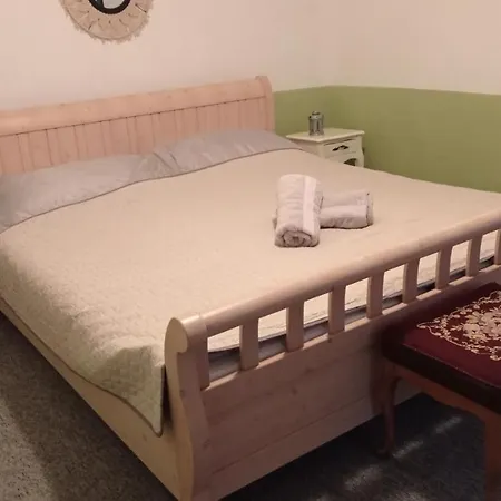 Hegyhat-izmeny Ueduelohaz Bed & Breakfast *
